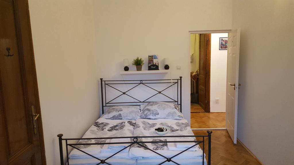 Varkeruelet Apartman Sopron Ngoại thất bức ảnh