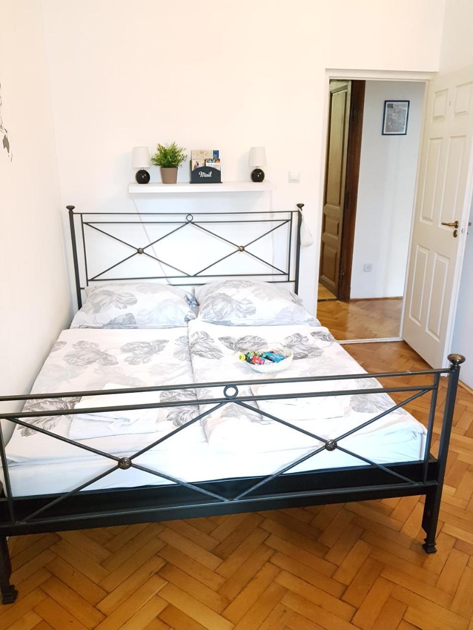 Varkeruelet Apartman Sopron Ngoại thất bức ảnh