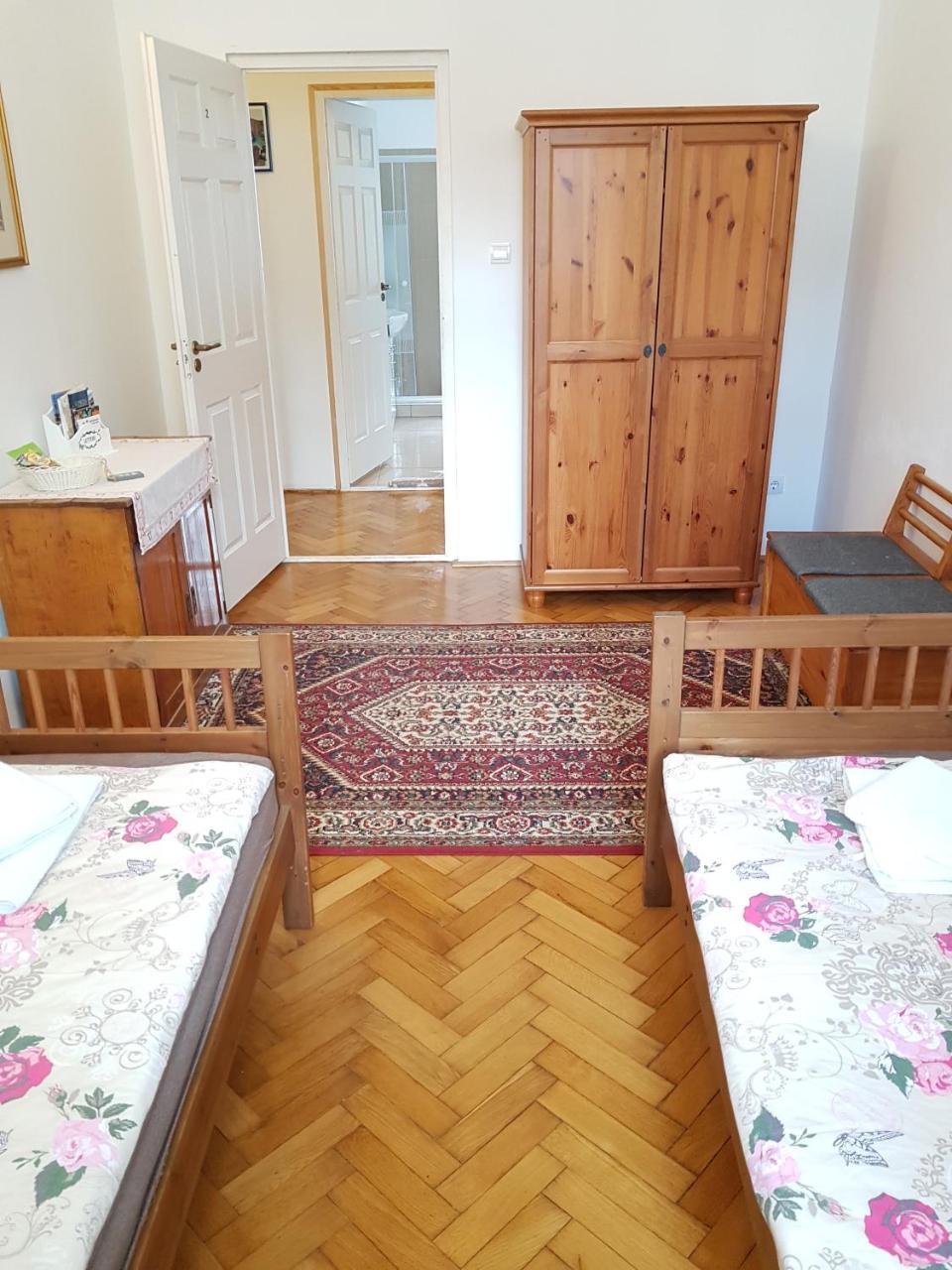 Varkeruelet Apartman Sopron Ngoại thất bức ảnh